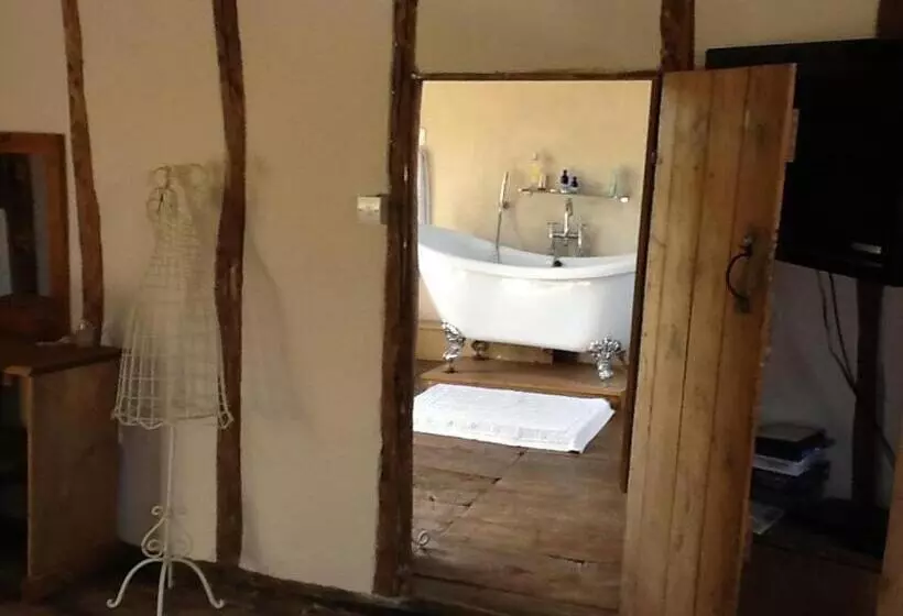 Valley Farmhouse B&b
