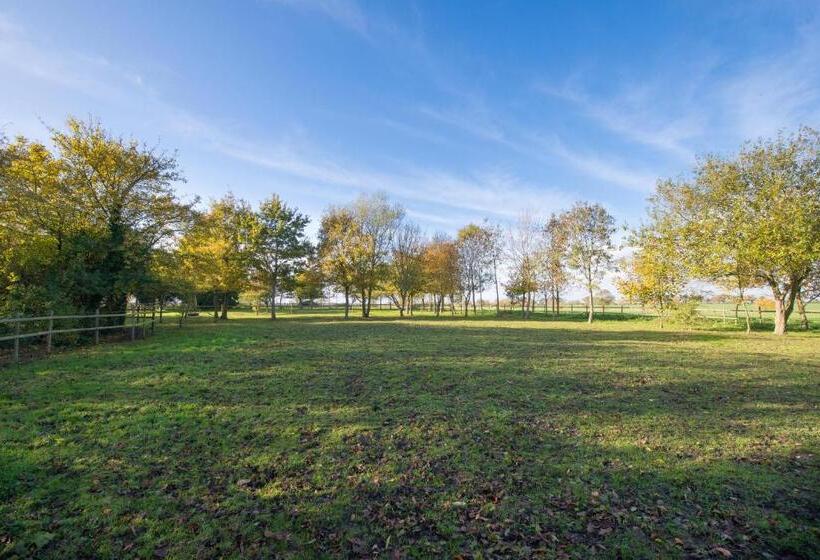 Valley Farmhouse B&b