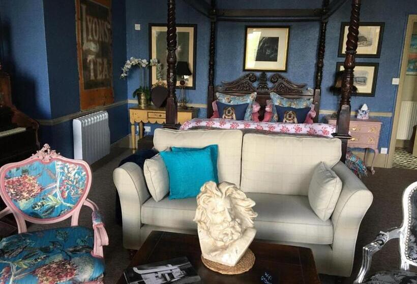 צימר The Forester And Flower