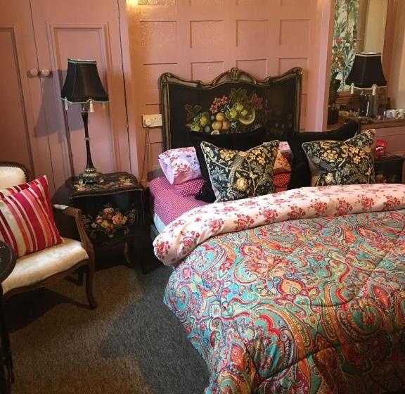 צימר The Forester And Flower