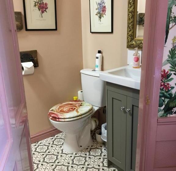 צימר The Forester And Flower