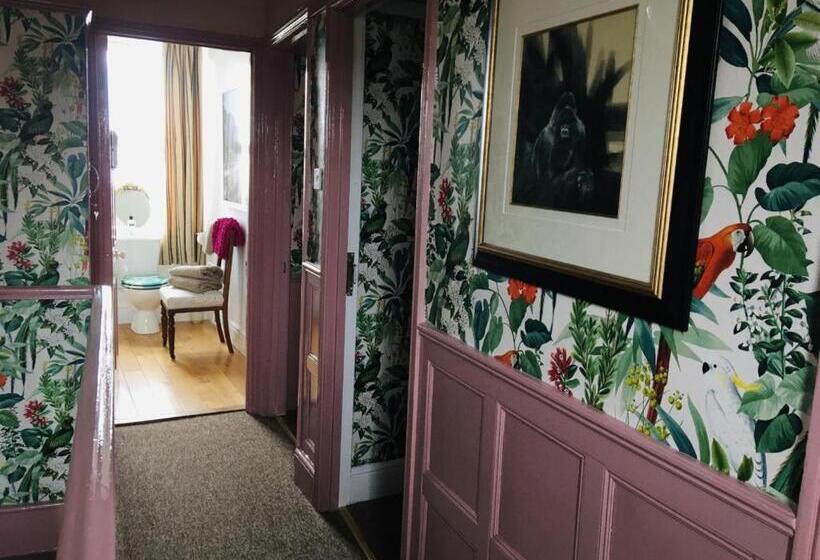 צימר The Forester And Flower