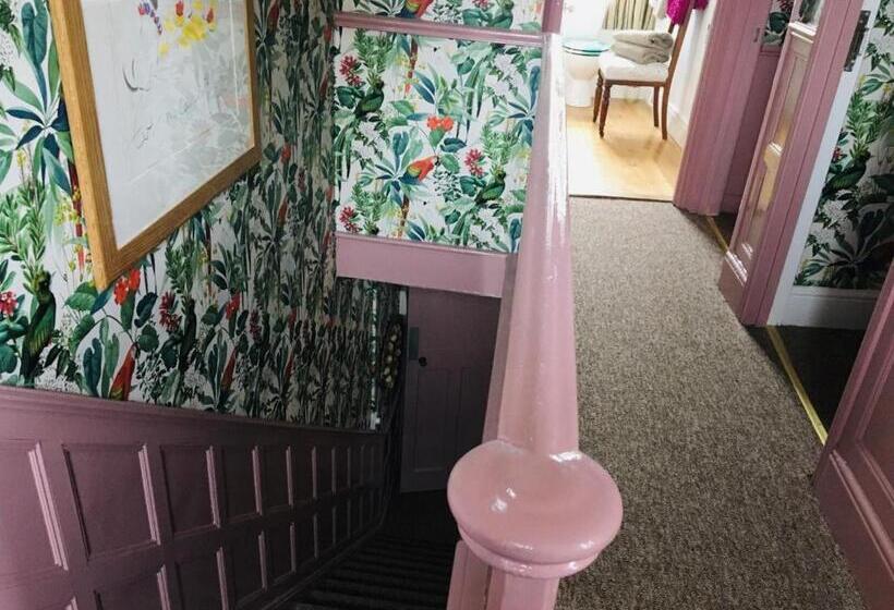 צימר The Forester And Flower