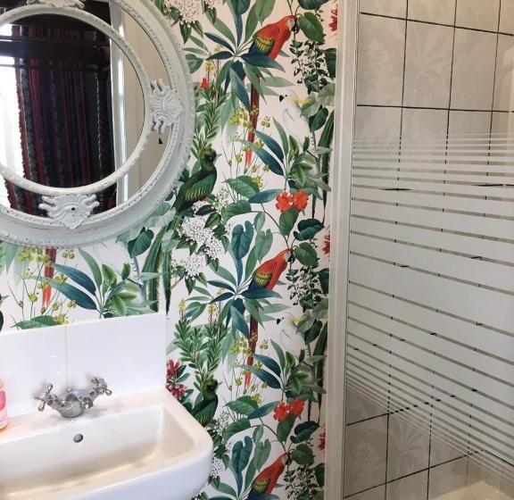 צימר The Forester And Flower