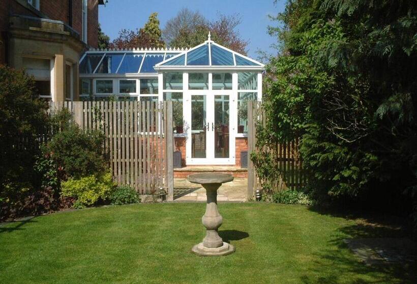 مبيت وإفطار Treherne House & The Malvern Retreat