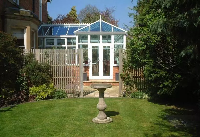 Aamiaismajoitus (B&B) Treherne House & The Malvern Retreat