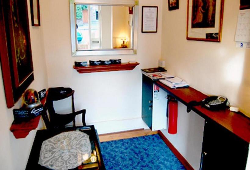 酒店 St. George S Lodge