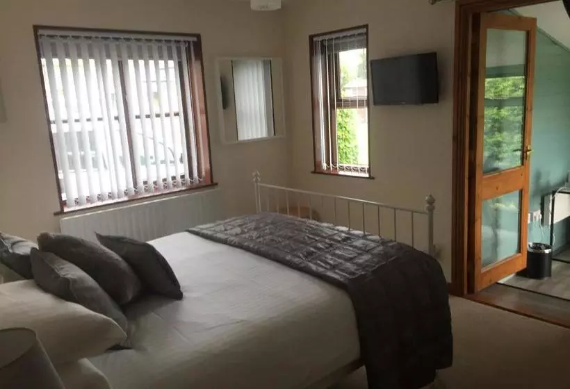 Oaklodge Bed And Breakfast