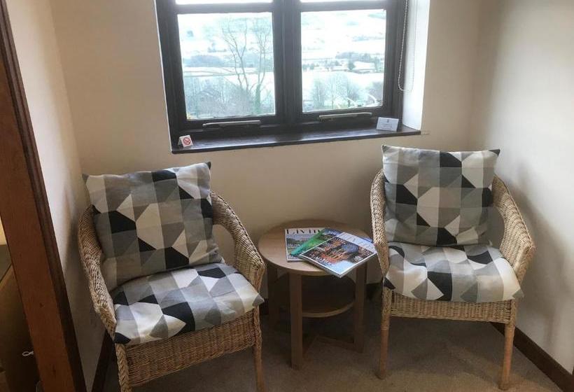 Oaklodge Bed And Breakfast