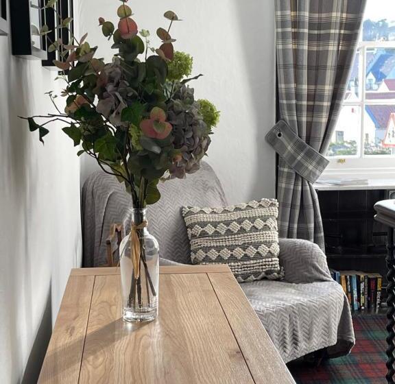 The Upper Largo Hotel & Restaurant