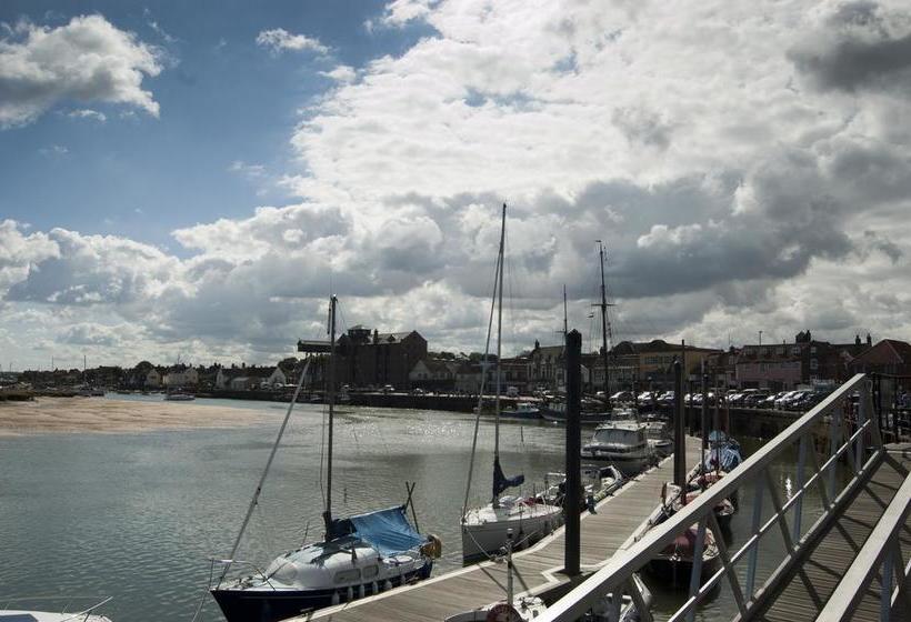 Yha Wells Next The Sea   Hostel