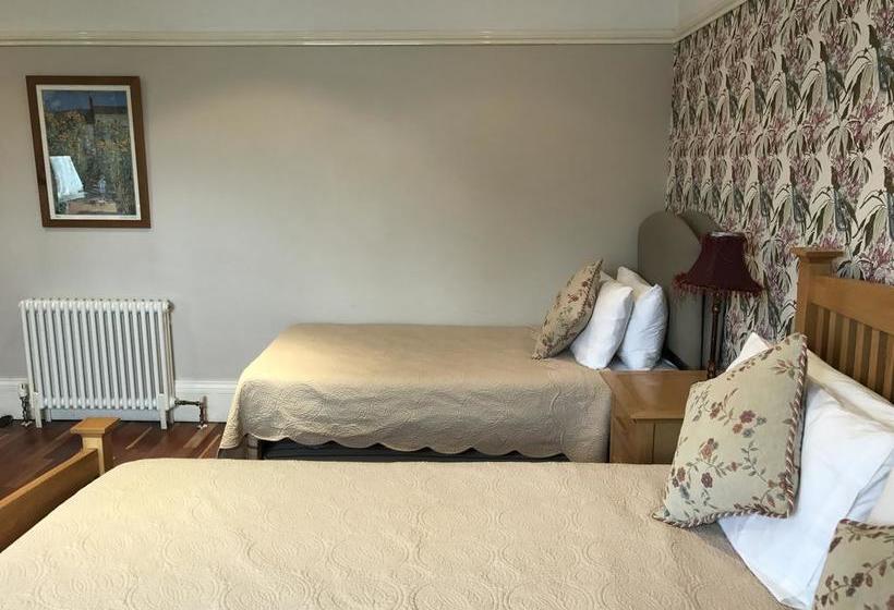 Bed and Breakfast Acorn Guest House In Hull