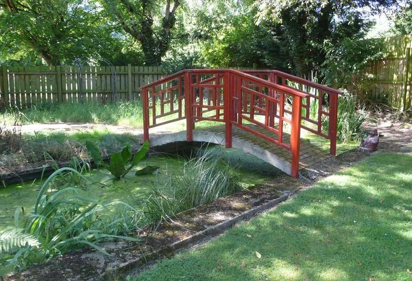 Bed and Breakfast Acorn Guest House In Hull