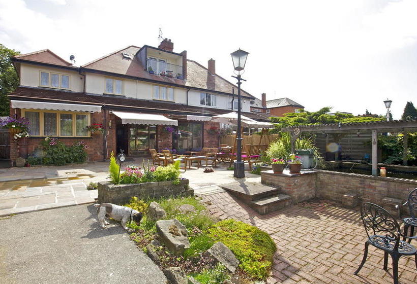 Bed and Breakfast Acorn Guest House In Hull