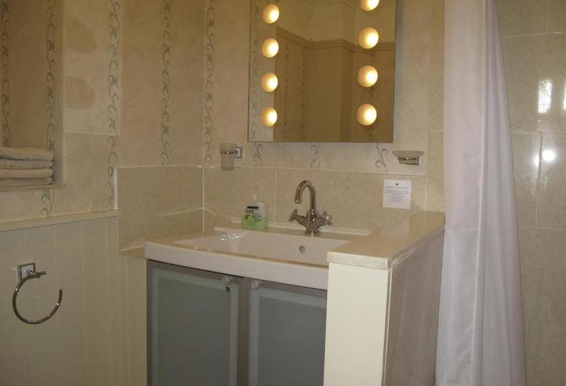 Bed and Breakfast Acorn Guest House In Hull