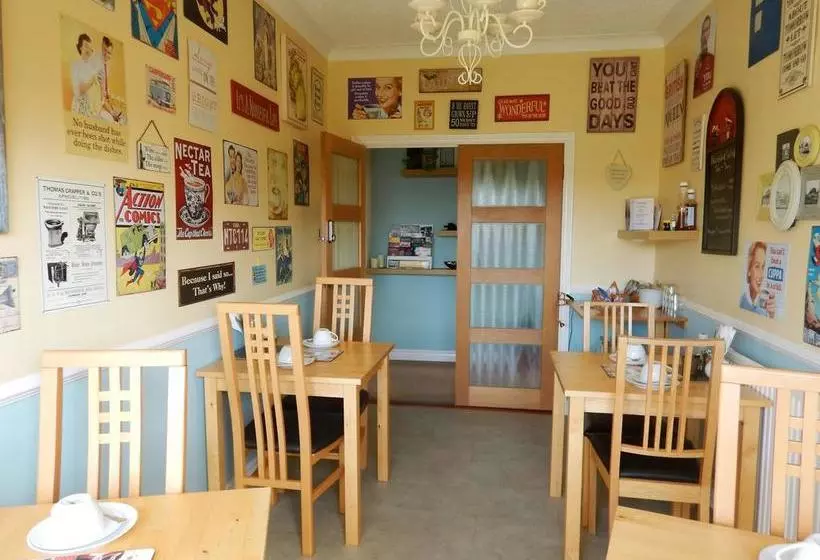 تختخواب و صبحانه Alexander Guest House