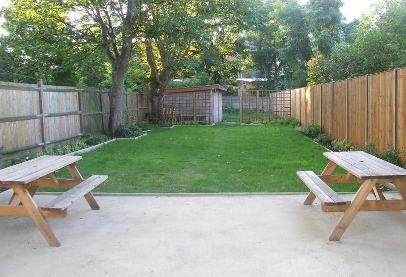 Bed and Breakfast Cedars House