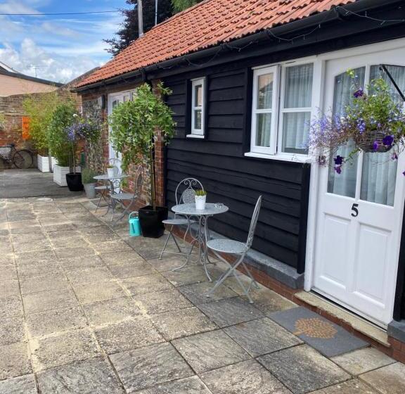 مبيت وإفطار Ship Stores Guest House