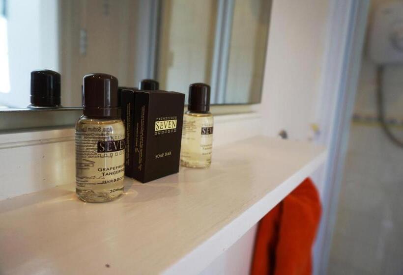 مبيت وإفطار Ship Stores Guest House