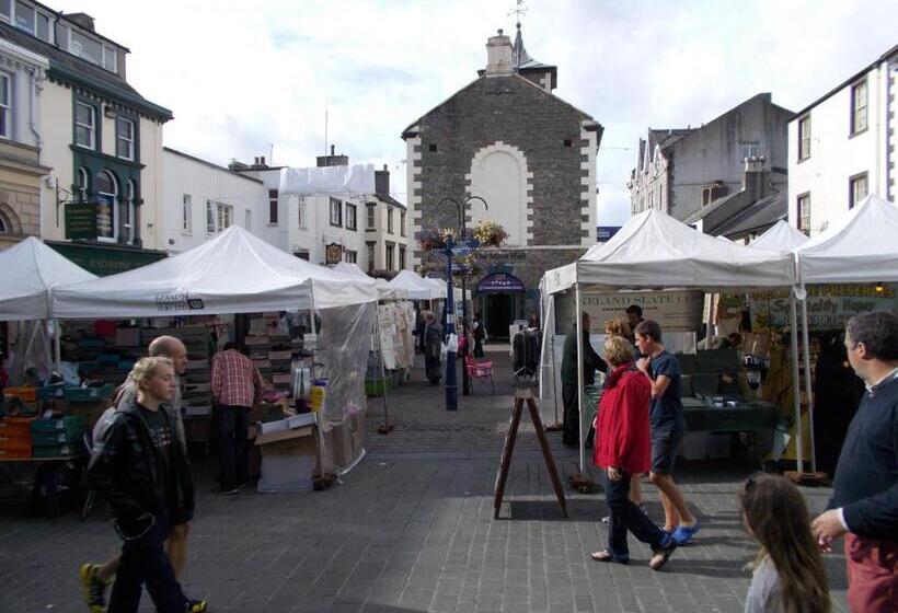 ベッドアンドブレックファースト Swiss Court Guest House