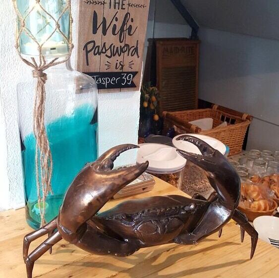 تختخواب و صبحانه The Sunfold