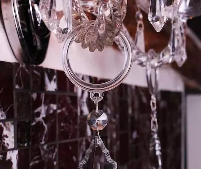 هتل 61 Warwick Road