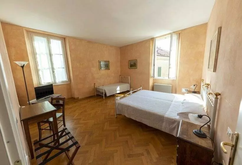 ホテル Albergo Dell Academia