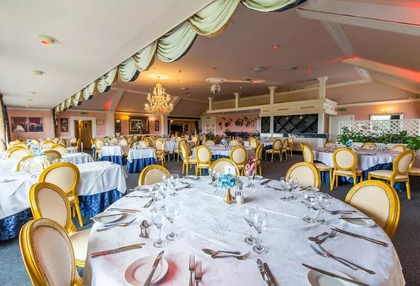 ホテル Dudsbury Golf Club   And Spa