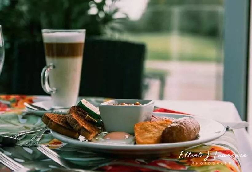 ホテル Dudsbury Golf Club   And Spa