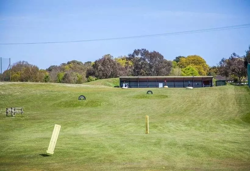 ホテル Dudsbury Golf Club   And Spa