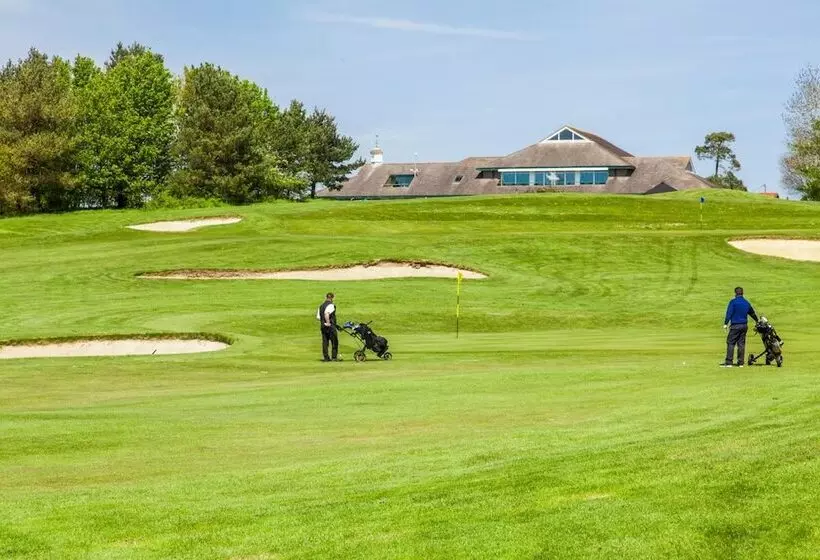 ホテル Dudsbury Golf Club   And Spa