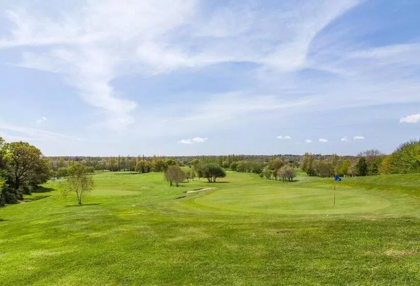 ホテル Dudsbury Golf Club   And Spa