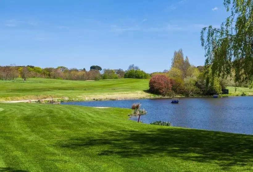 ホテル Dudsbury Golf Club   And Spa