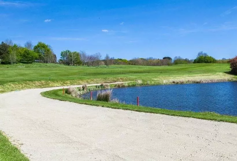 ホテル Dudsbury Golf Club   And Spa