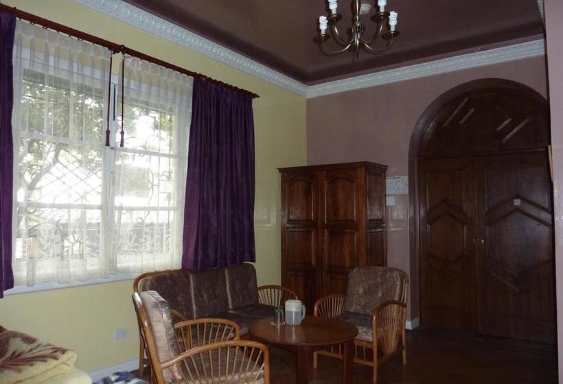 בית מלון כפרי Hostal Zentrum