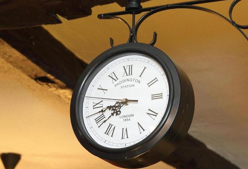 Отель Millgate House