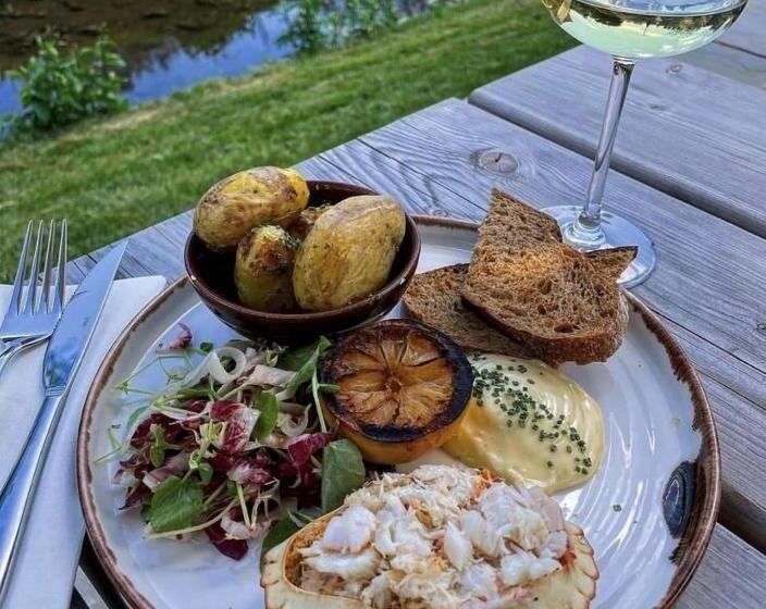 בית מלון כפרי Nevill Arms Inn