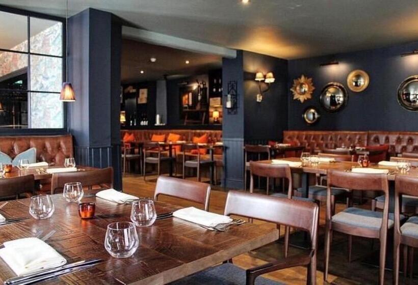 בית מלון כפרי Nevill Arms Inn