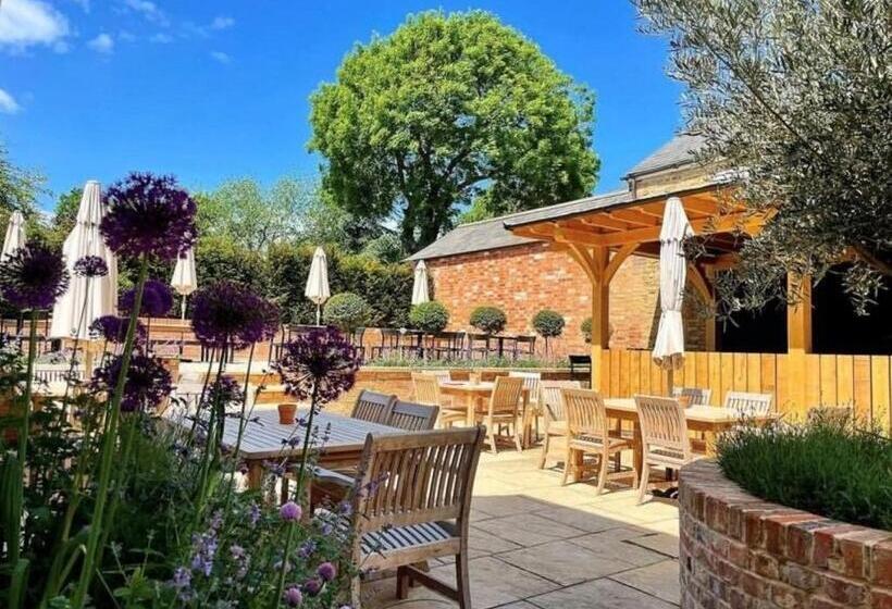 בית מלון כפרי Nevill Arms Inn