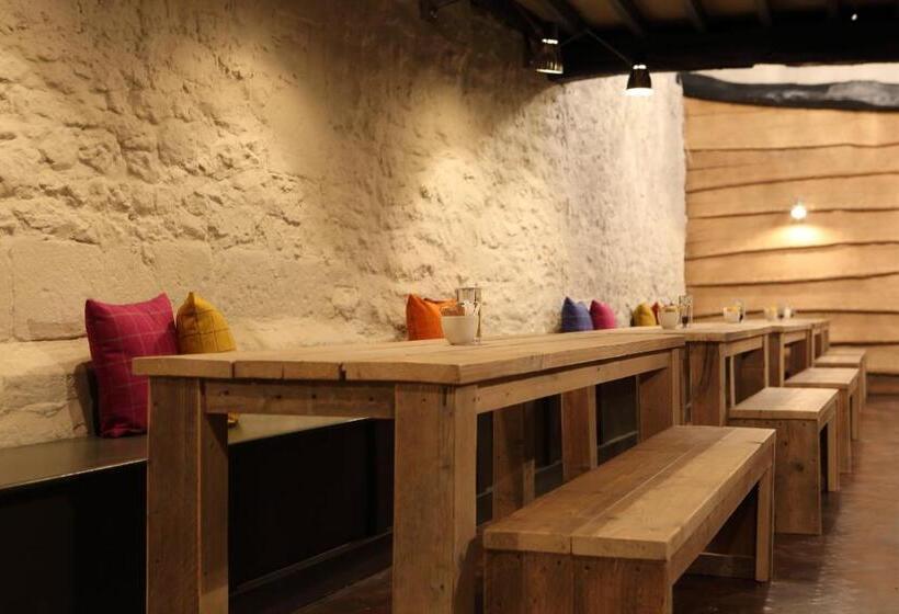 호텔 The Crown And Thistle