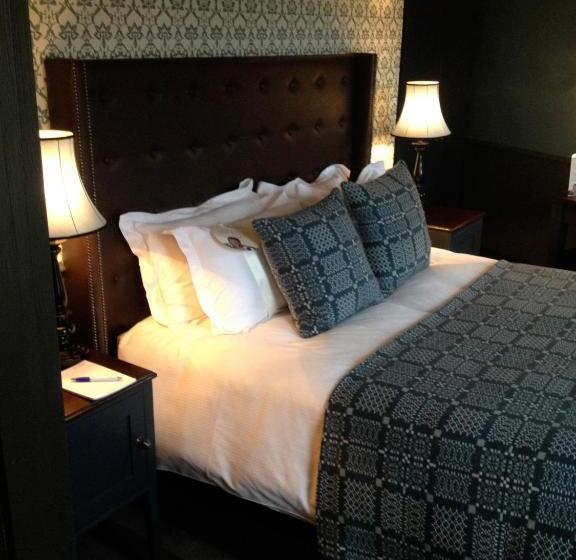 호텔 The Crown And Thistle