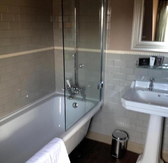 호텔 The Crown And Thistle