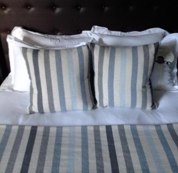 호텔 The Crown And Thistle