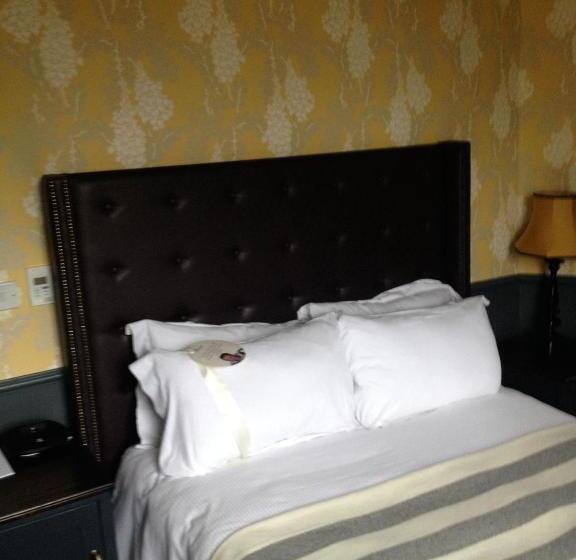 호텔 The Crown And Thistle