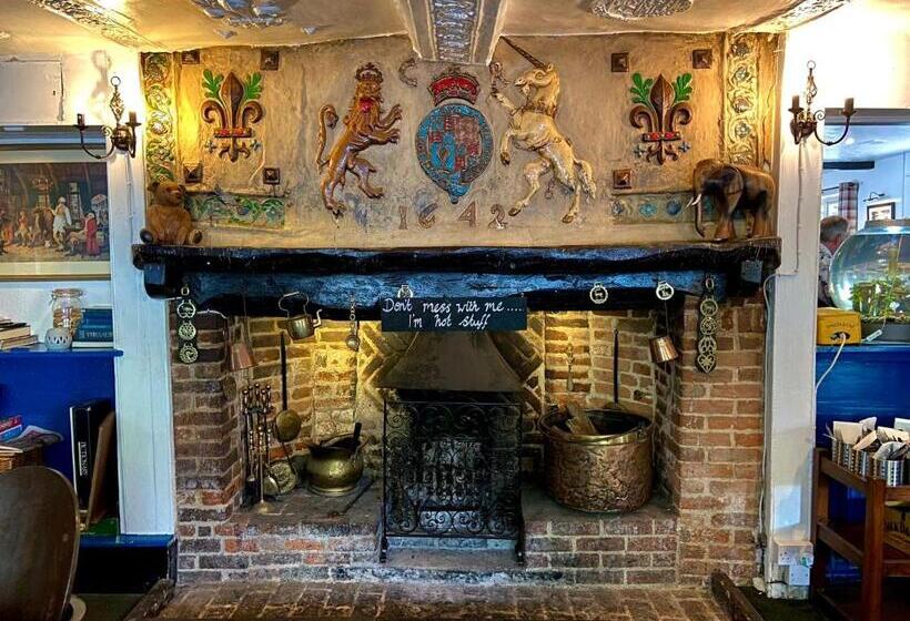 Отель The King S Lodge