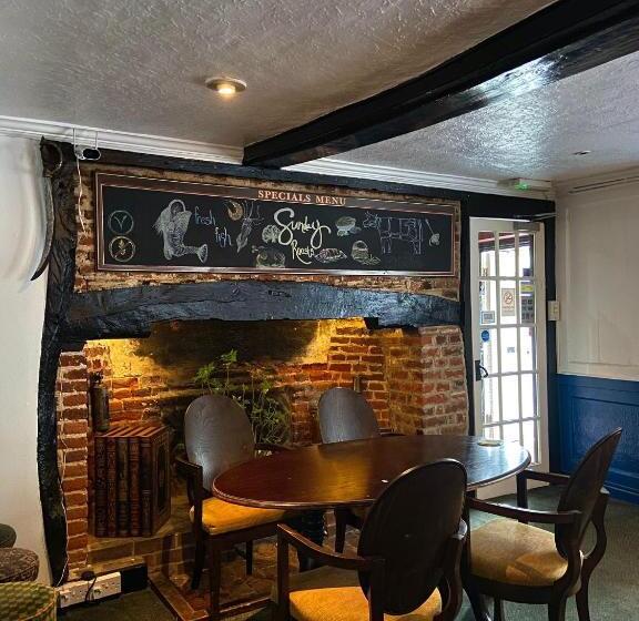 Отель The King S Lodge