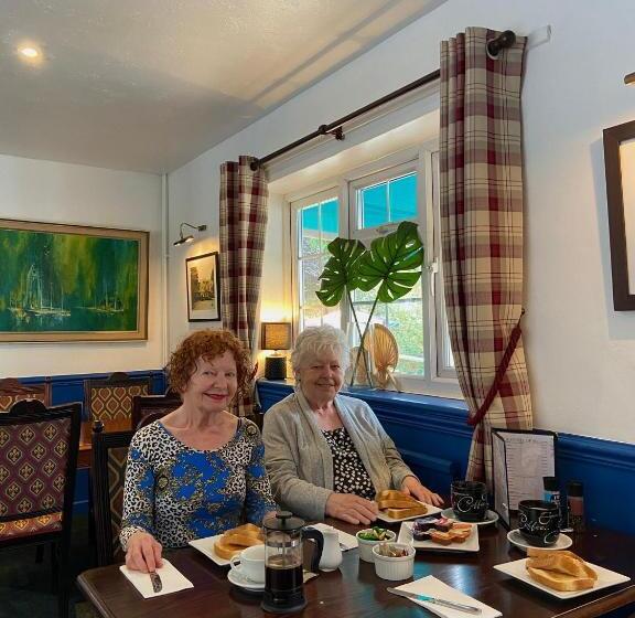 Отель The King S Lodge