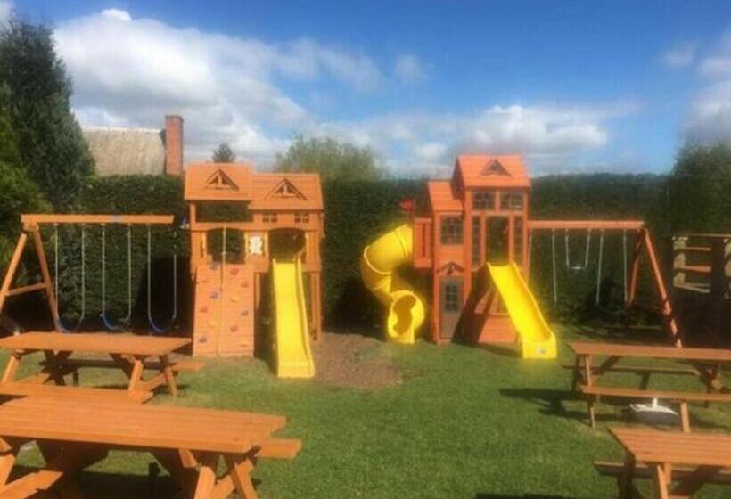 בית מלון כפרי The Sitwell Arms