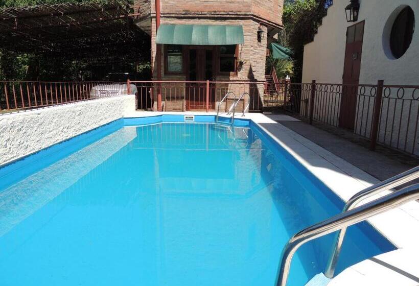 فندق صغير Hostal Las Golondrinas