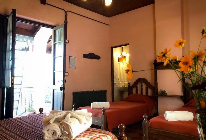 فندق صغير Hostal Las Golondrinas